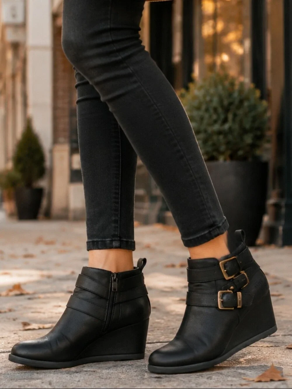 Blowfish Malibu Women’s 10 Black Buckle Wedge Ankle Boots Vegan